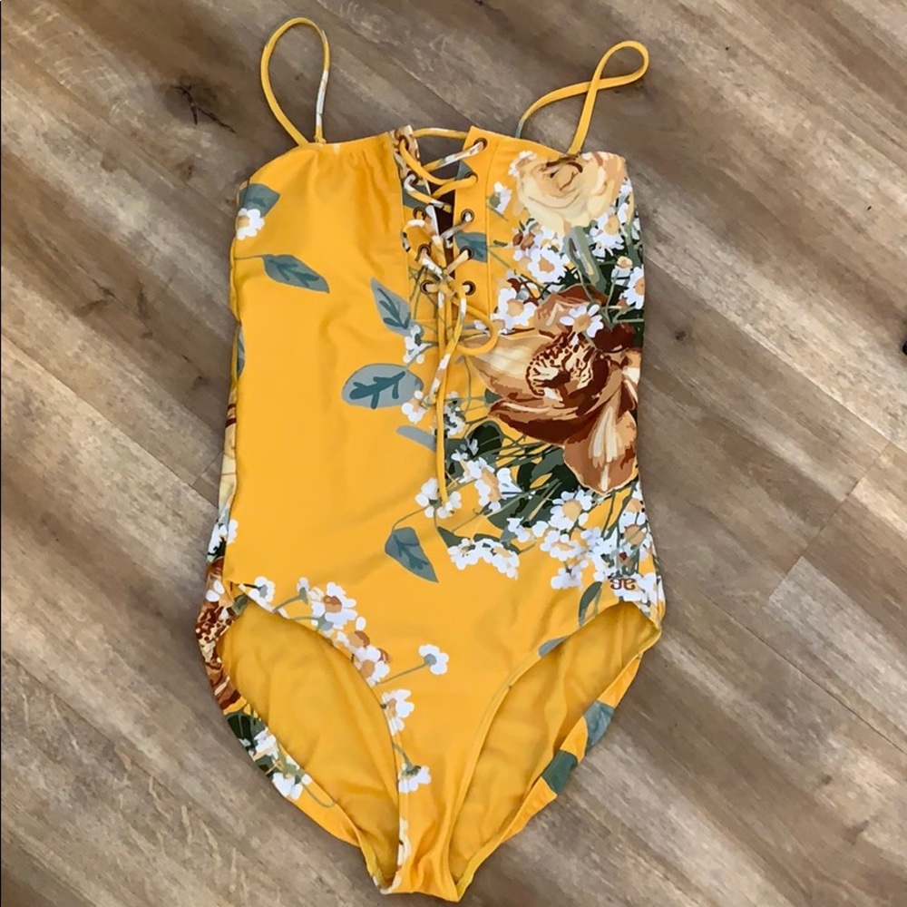 Albion The Lacy one piece swimsuit ⭐